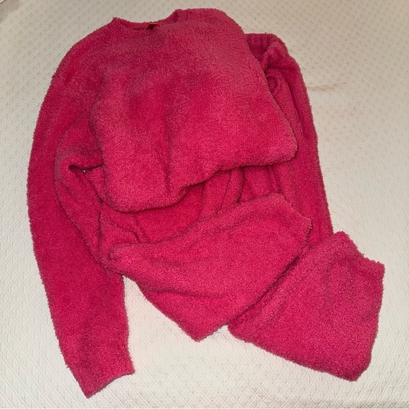 SKIMS Cozy Knit Crew & Joggers (Set) in Barbie Pink - Picture 5 of 7